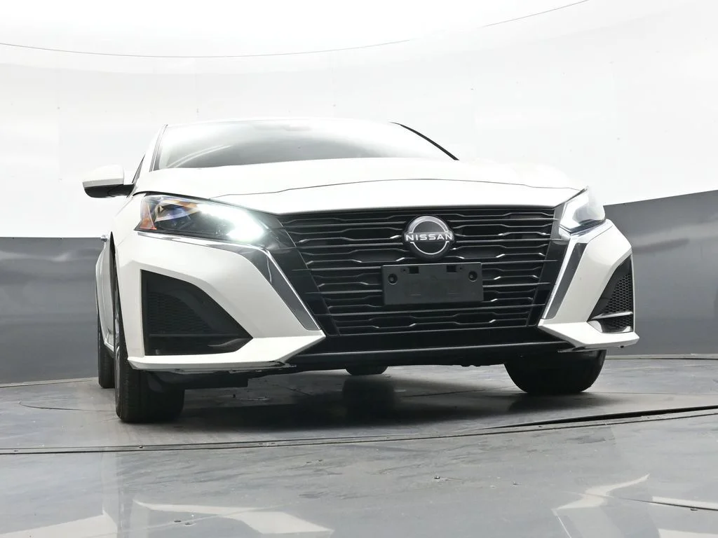 Used 2023 White Nissan 2.5 SV image 49