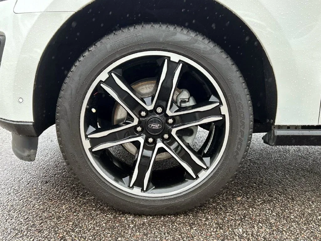 Used 2021 White Metallic Ford Limited image 9