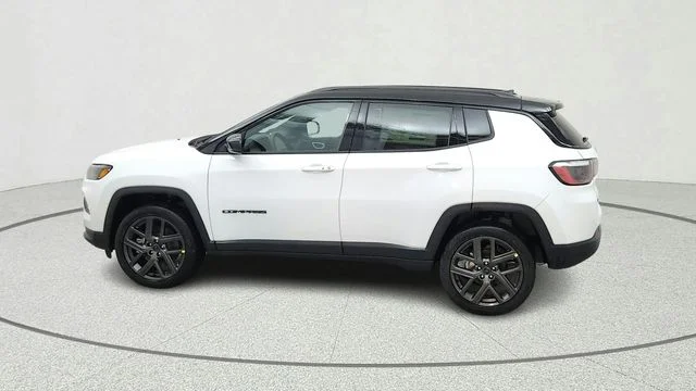 New 2026 Bright White Clear-Coat Exterior Paint Jeep Limited image 5