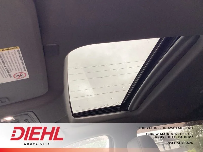 Used 2020 White GMC SLT image 22