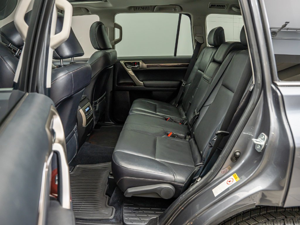 Used 2016 Gray Pearl Lexus 460 image 33