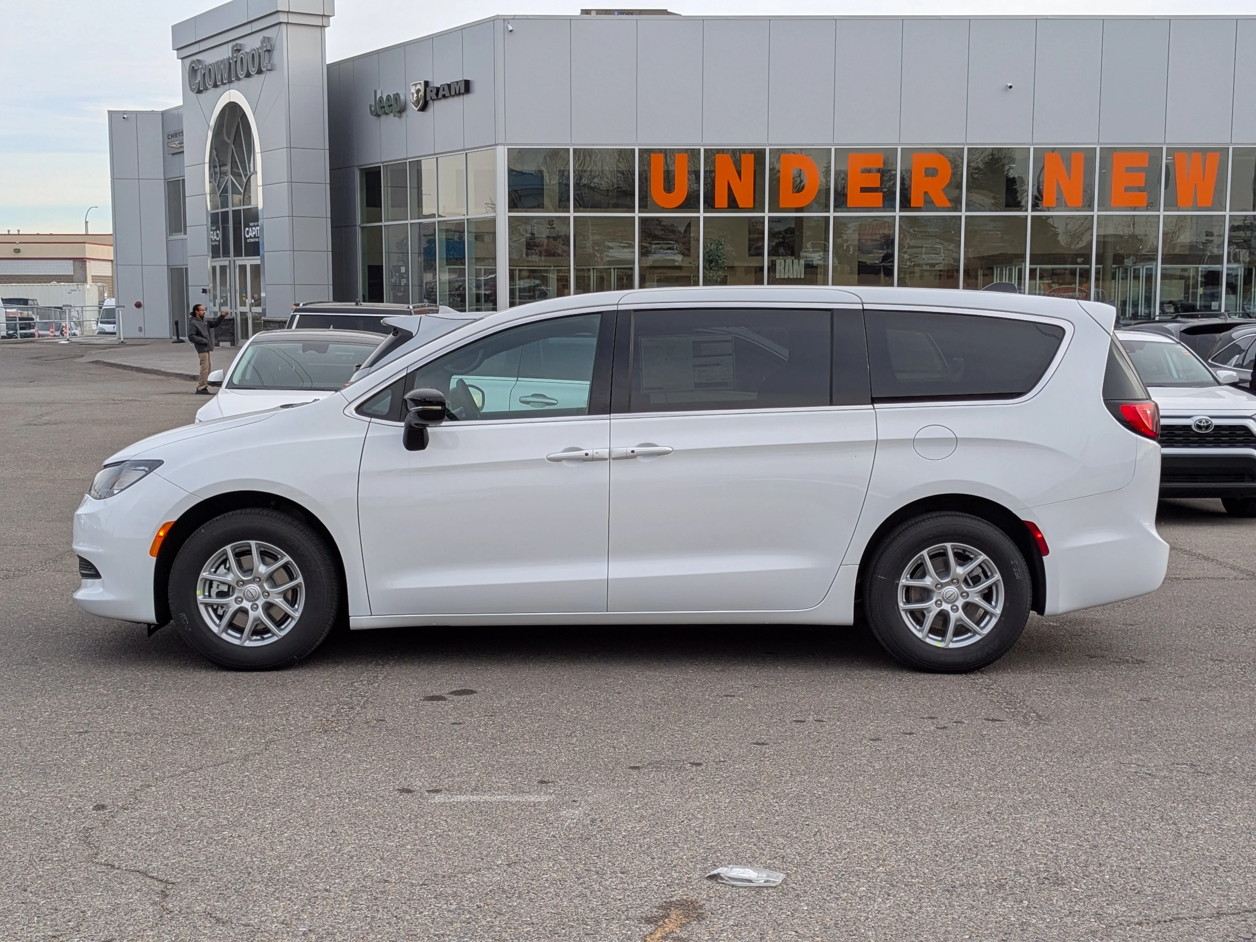 New 2026 White Chrysler SXT - - Customer Preferred Package 27E - Engine Block Heater & More image 5