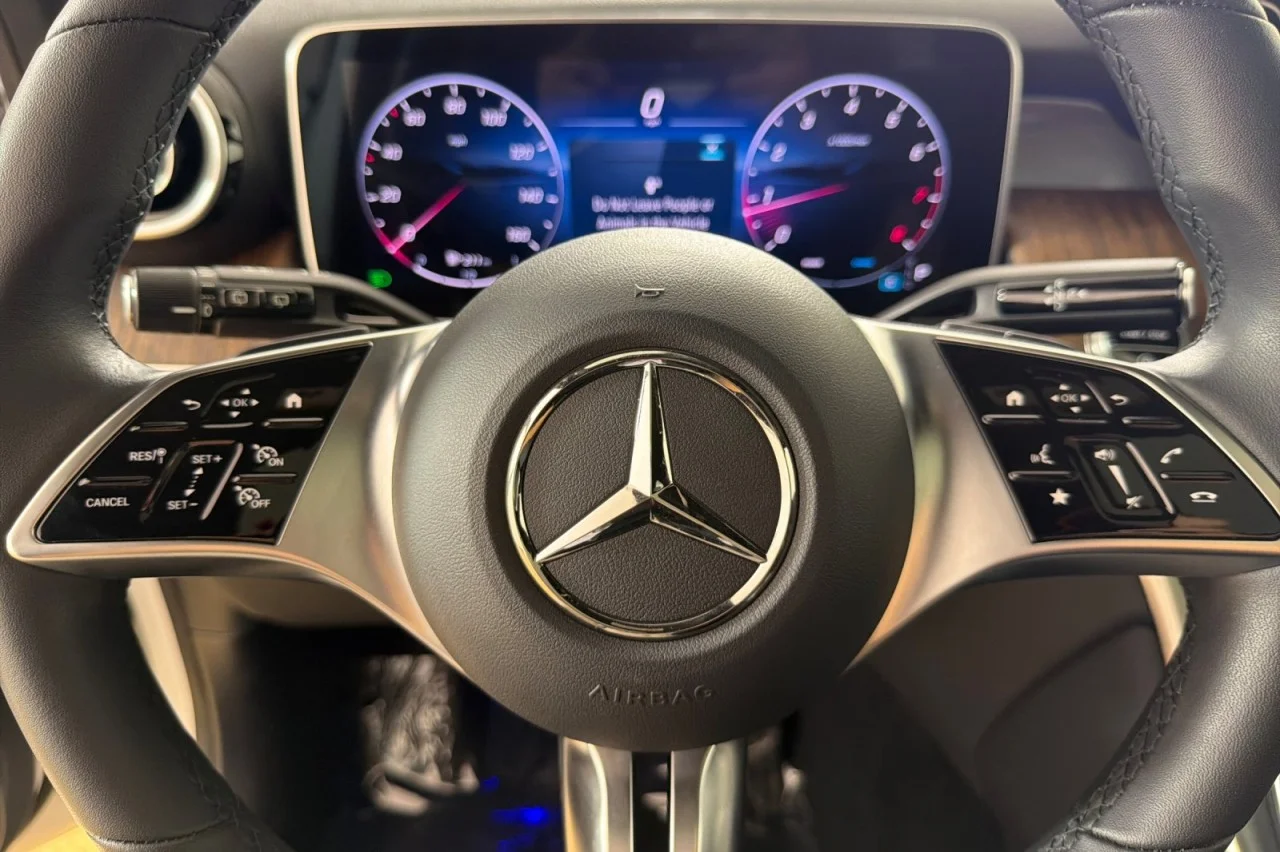 Used 2026 Polar White Mercedes-Benz GLC 300 image 22