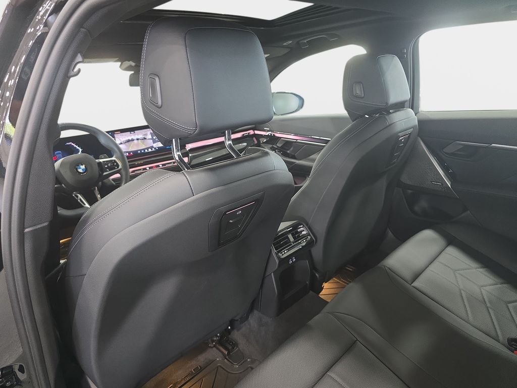 Used 2027 Black Sapphire Metallic BMW 530i image 10