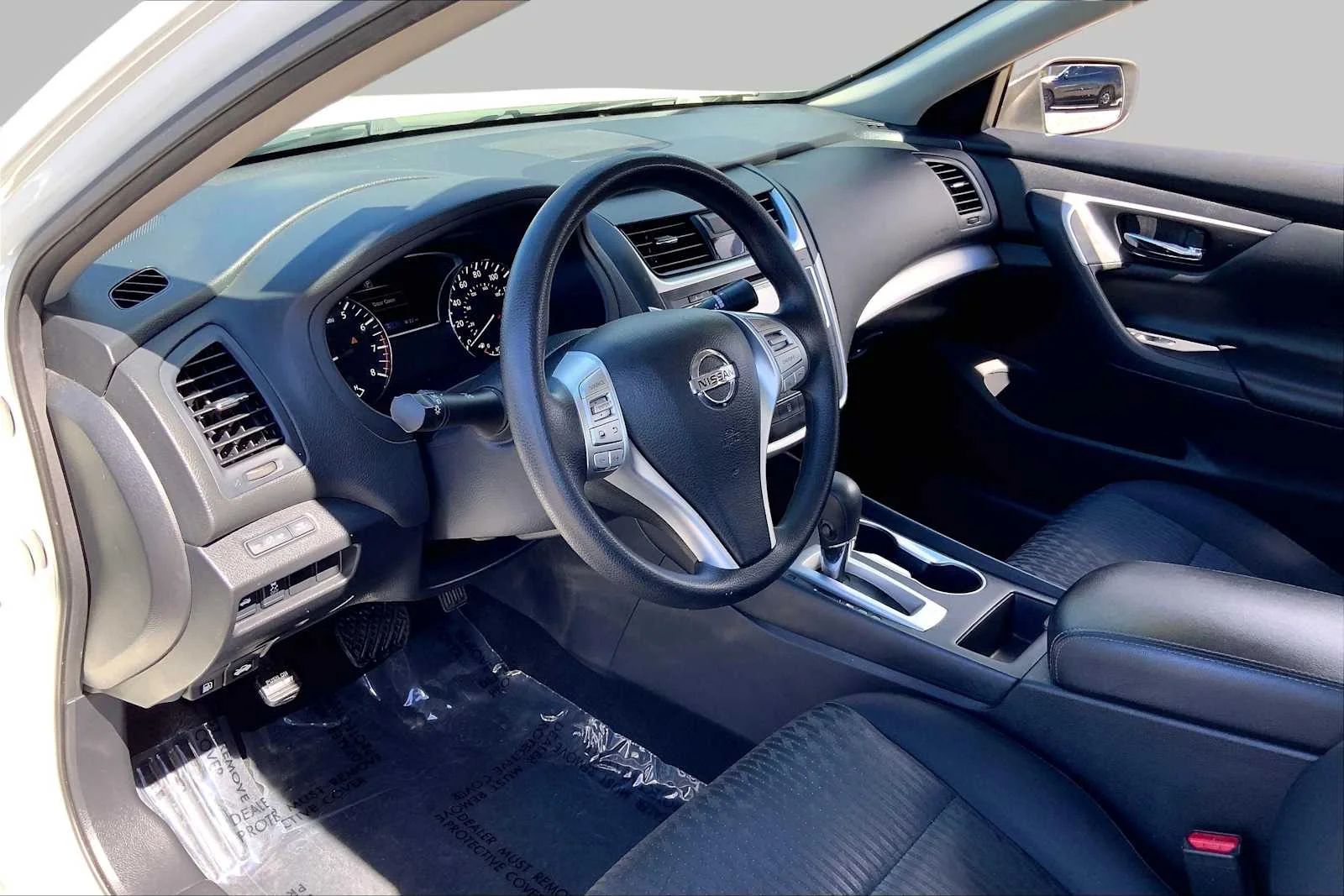 Used 2018 Glacier White Nissan 2.5 S image 16