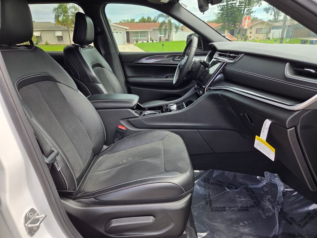 Used 2023 White Jeep Altitude X image 19