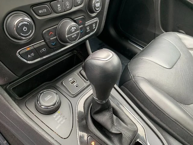 Used 2020 Gray Jeep Limited image 21