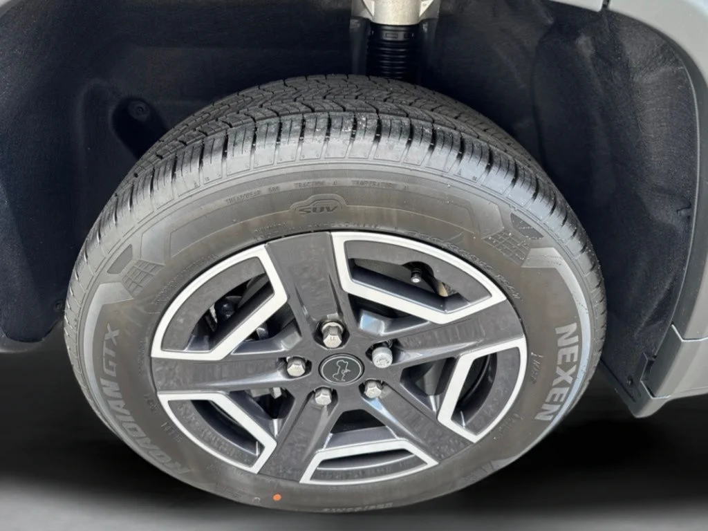 New 2026 Diamond Black Crystal Pearl-Coat Exterior Paint Jeep Limited image 41