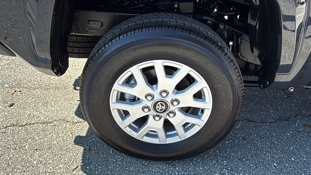 2025 Toyota Tacoma SR5 - Photo 10