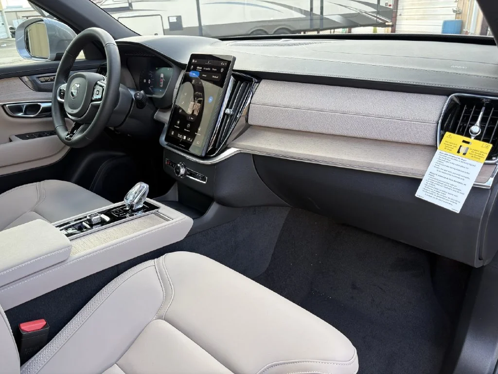 New 2026 Aurora Silver Volvo Plus image 31