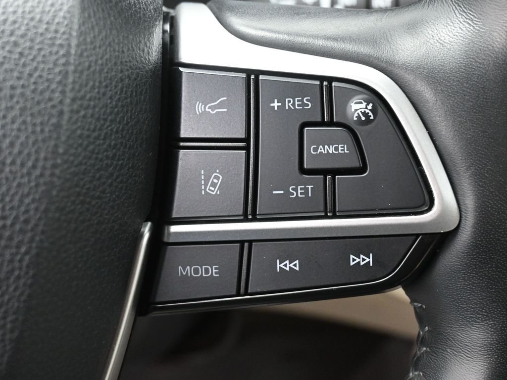 Used 2022  Toyota Limited image 19