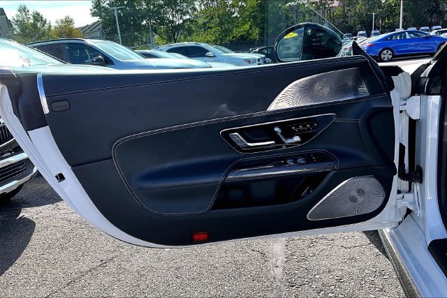 Used 2022  Mercedes-Benz SL 63 AMG® image 18