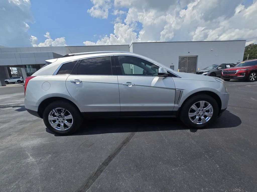 Used 2014 RADIANT SILVER METALLIC Cadillac Luxury Collection image 8