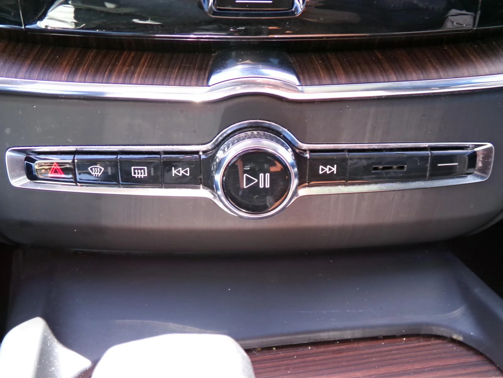 Used 2024 3500 Volvo Plus Dark Theme image 11