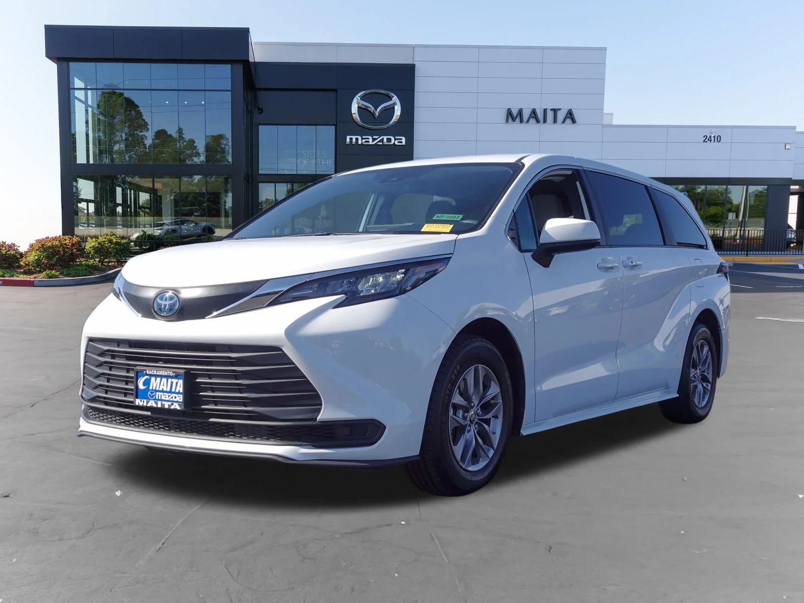 Used 2025 Ice Cap Toyota LE image 7