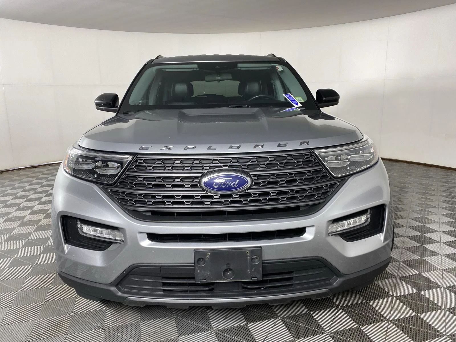 Used 2023 Iconic Silver Ford XLT image 5