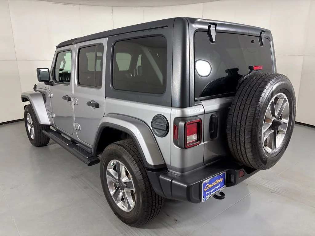 Used 2021 Silver Jeep Unlimited Sahara image 6