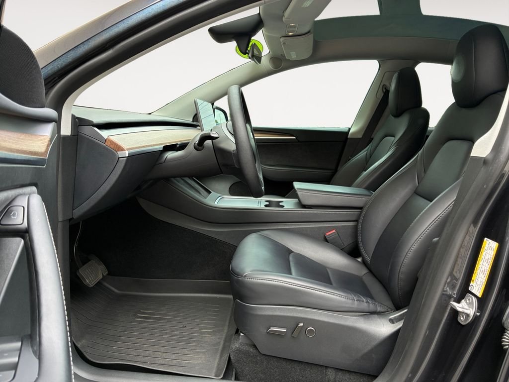 Used 2024  Tesla Long Range image 9