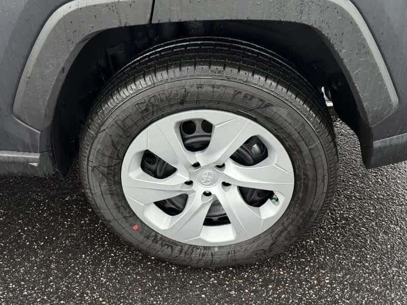 2025 Toyota RAV4 LE - Photo 6