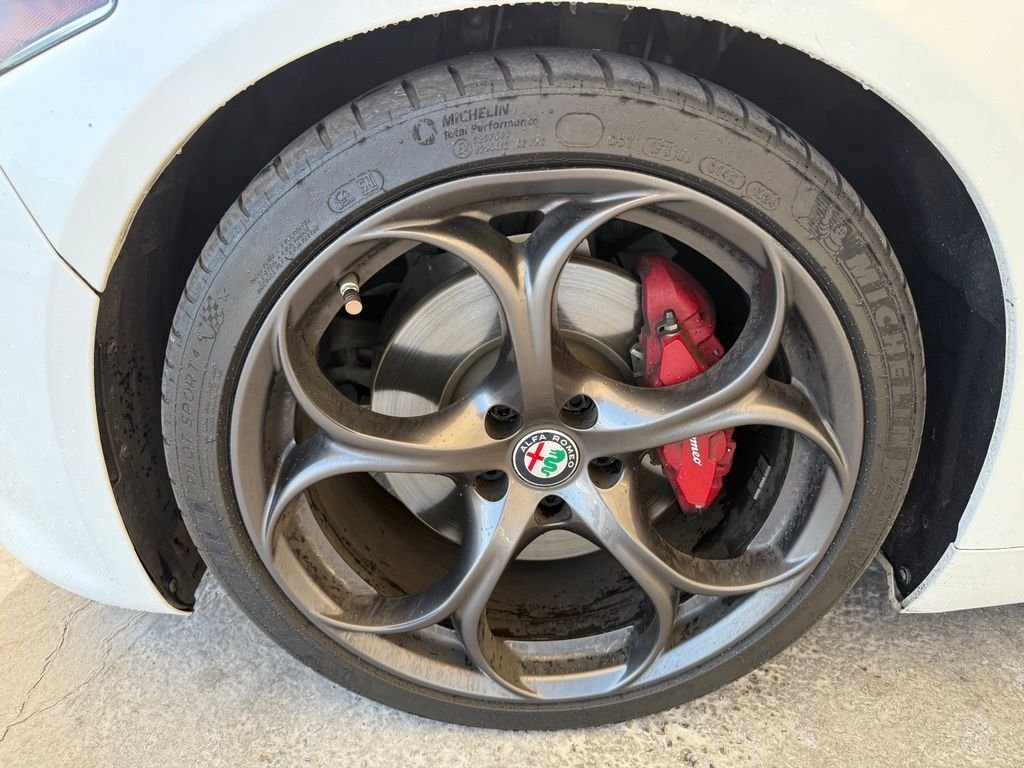 Used 2019 White Alfa Romeo Ti Sport image 11