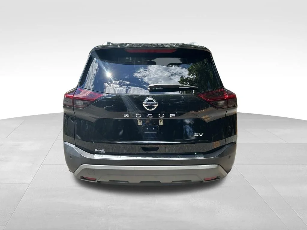 Used 2021 Black Nissan SV image 4