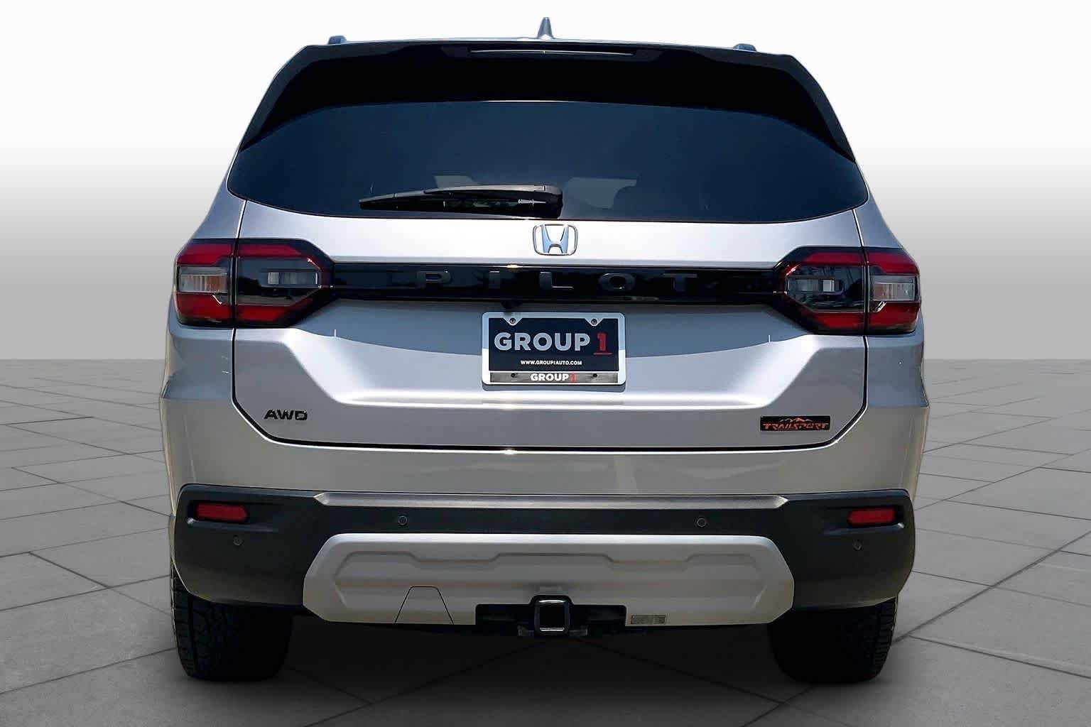 Used 2025 Lunar Silver Metallic Honda TrailSport image 5