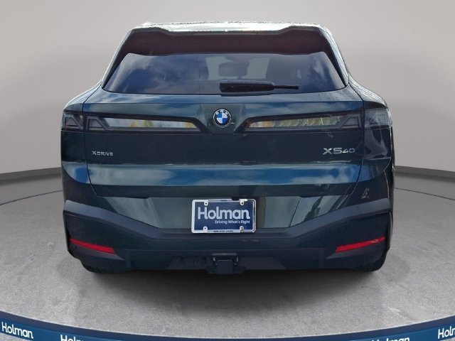 New 2027 Vancouver Green Metallic BMW  image 5