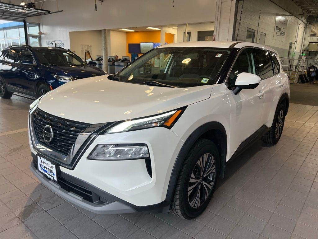 Used 2021 Pearl White Nissan SV image 4
