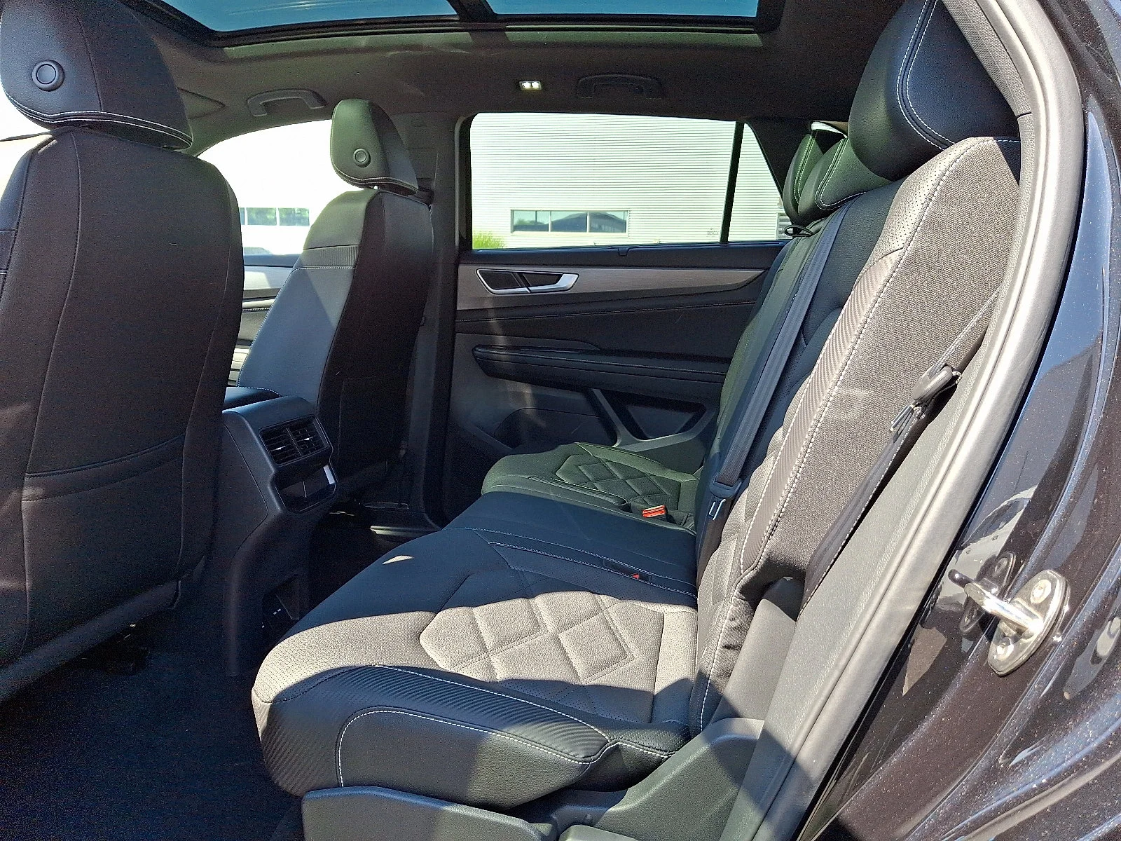 New 2026 Deep Black Pearl Volkswagen 2.0T SE with Technology image 8