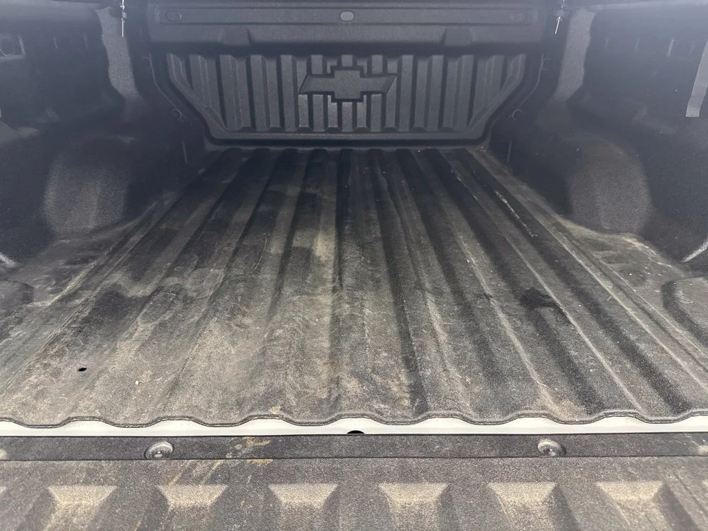 Used 2025 White Chevrolet Z71 image 28