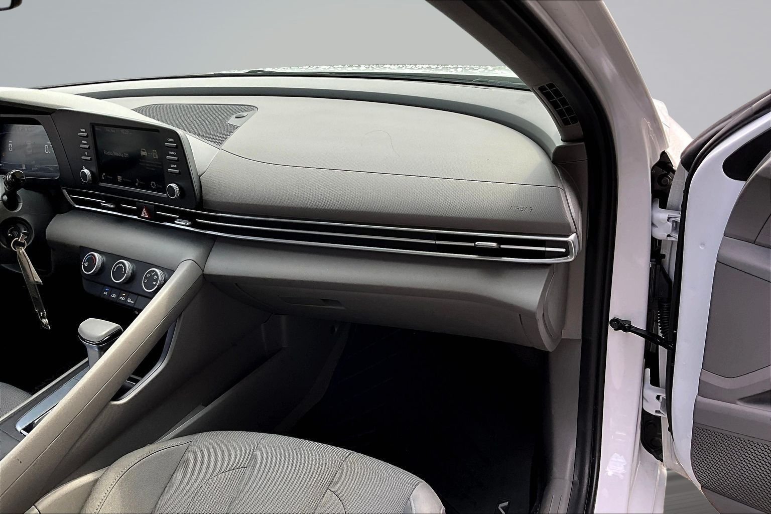 Certified Used 2025 White Hyundai SE image 23