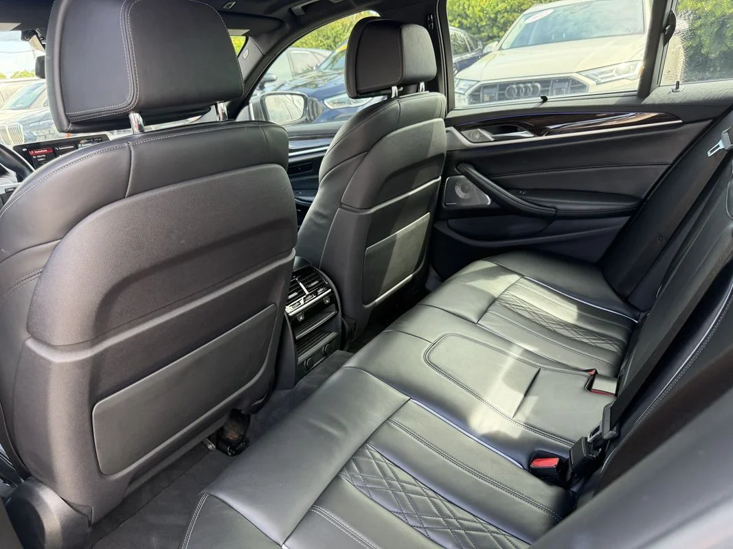 Used 2018  BMW M550i xDrive image 11