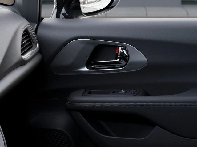 2026 Chrysler Voyager LX - Photo 25
