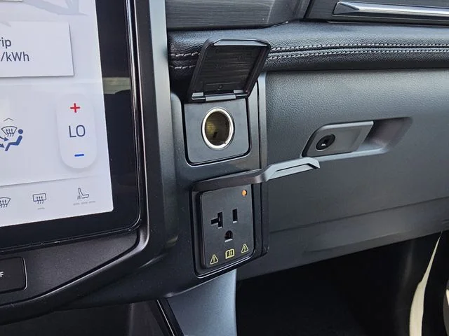 2025 Ford F-150 Lightning Flash - Photo 23