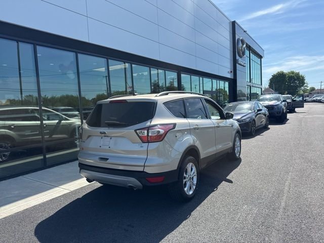 Used 2017 Gold Ford SE image 3