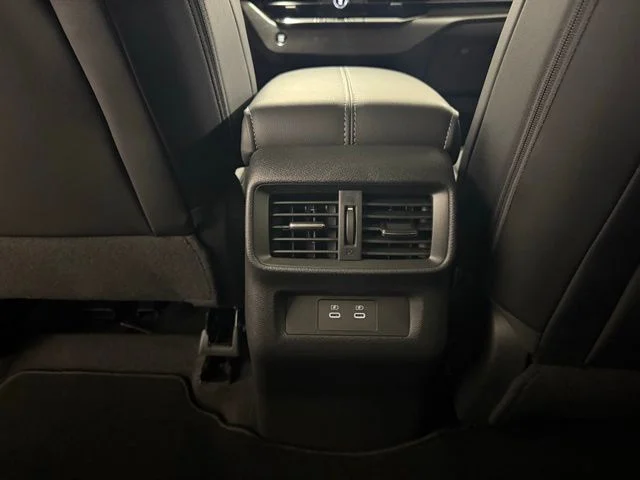 New 2025 Everest White TriCoat Nissan SL image 15