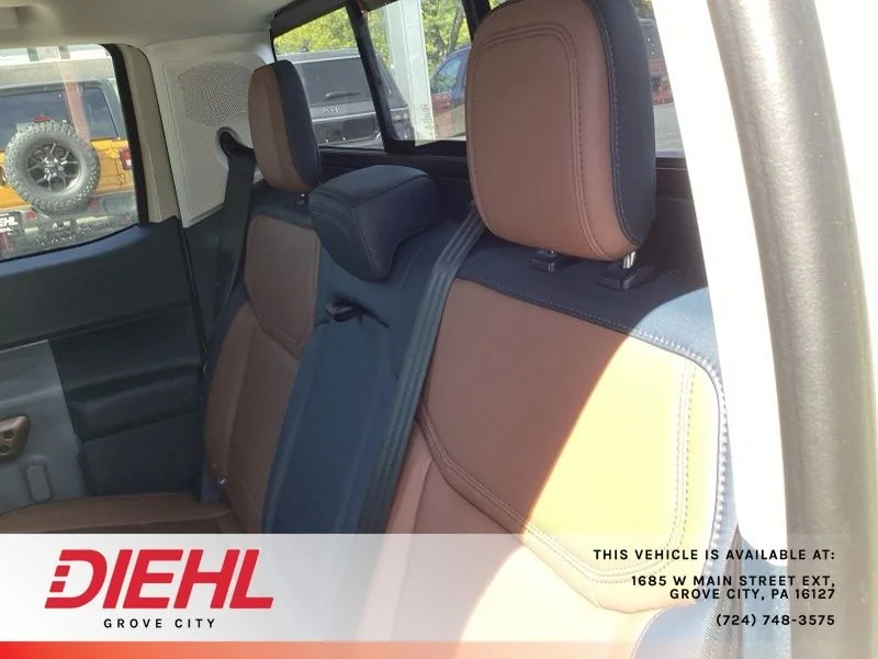 Used 2024  Ford Lariat image 15