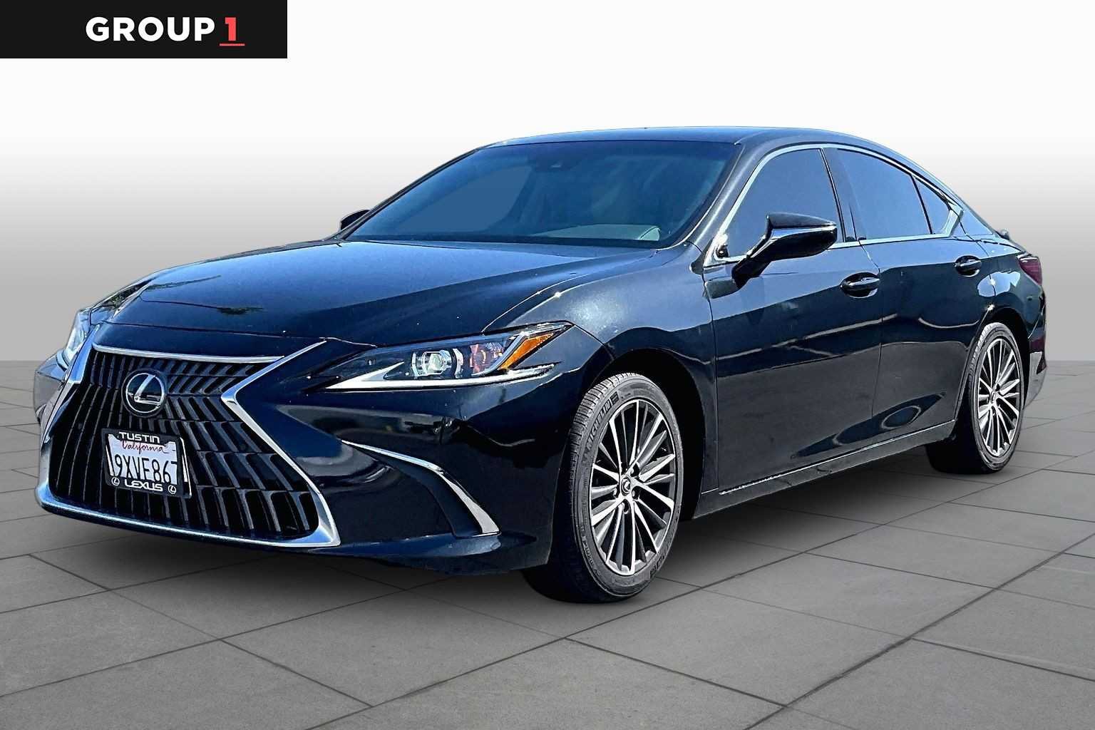 2023 Lexus ES 300h 300h's photo