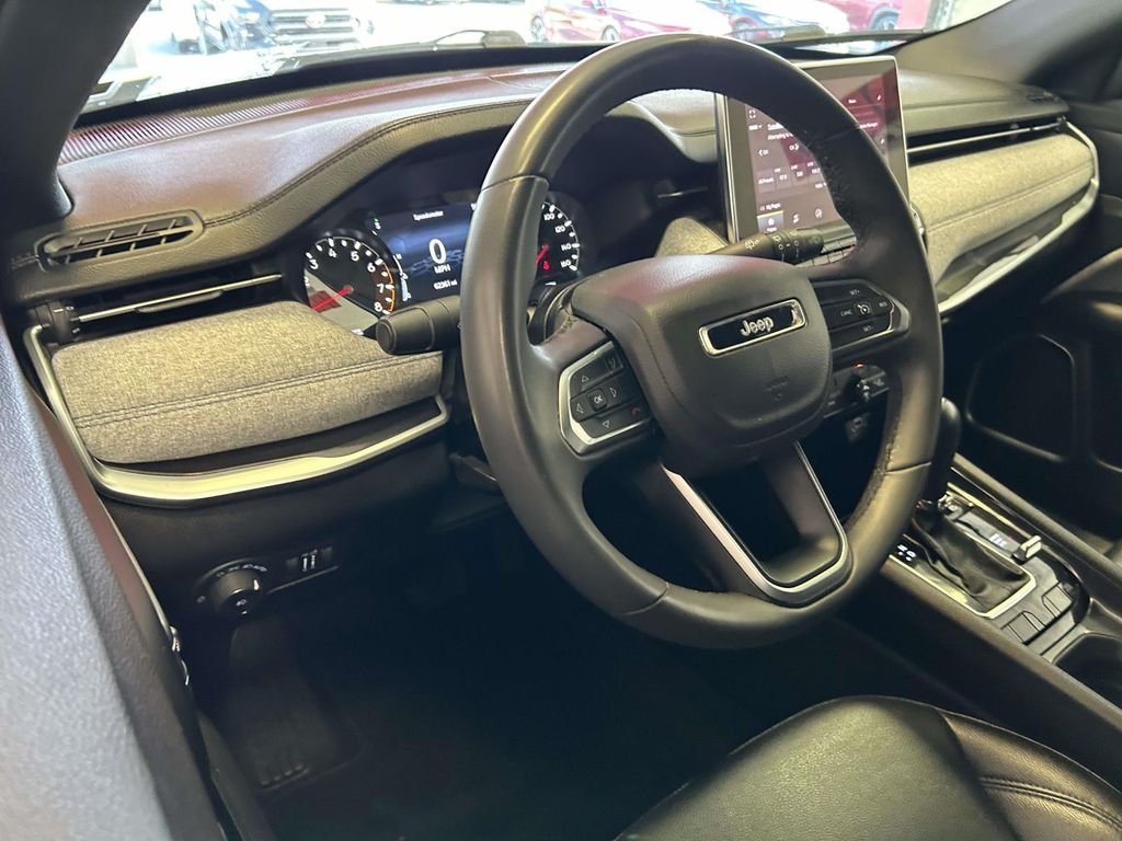 Used 2024 White Jeep Latitude image 12