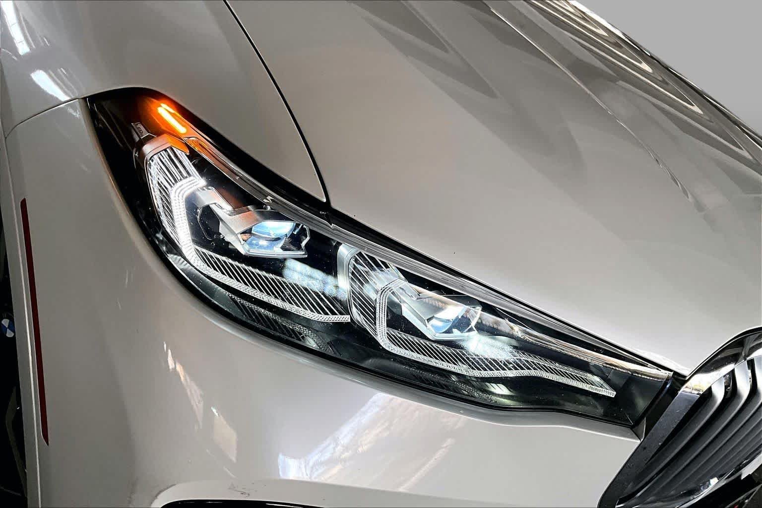 Used 2019 Mineral White Metallic BMW xDrive50i image 27