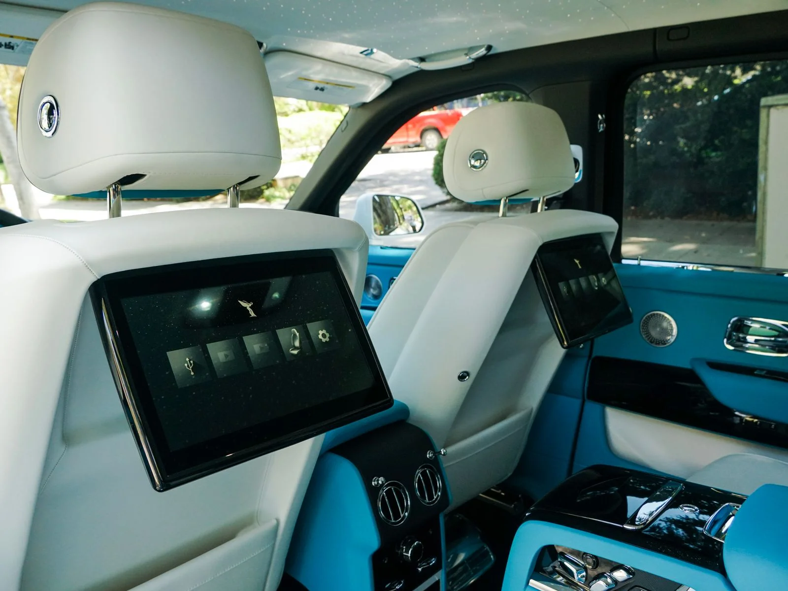New 2027 Arctic White Rolls-Royce Black Badge image 27