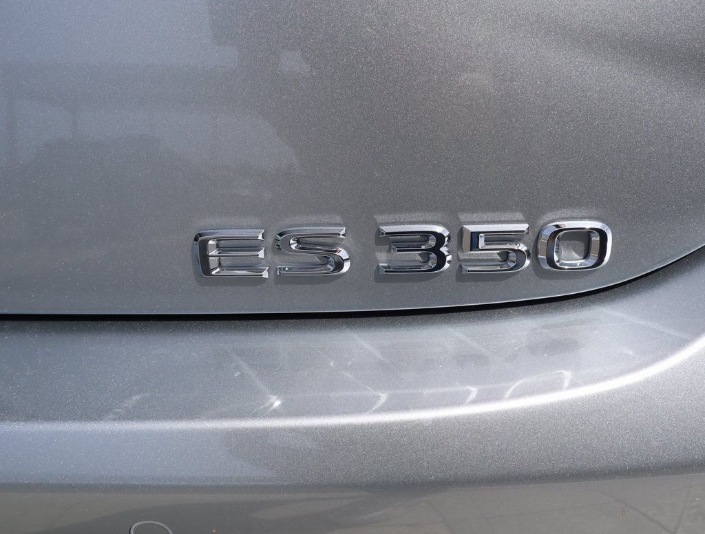 2025 Lexus ES 350 - Photo 17