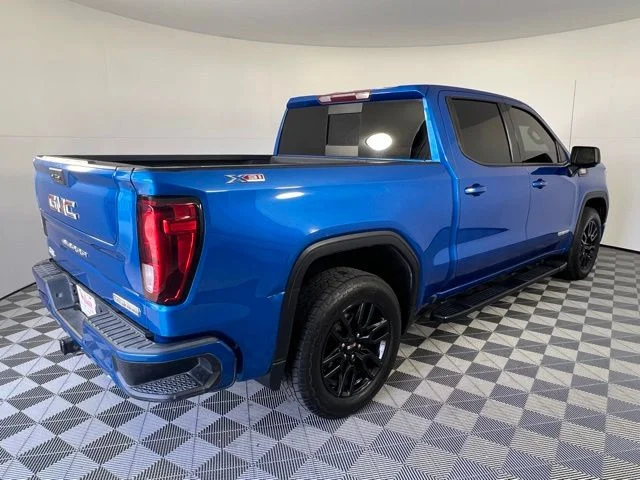 Used 2022 Blue Metallic GMC Elevation image 7