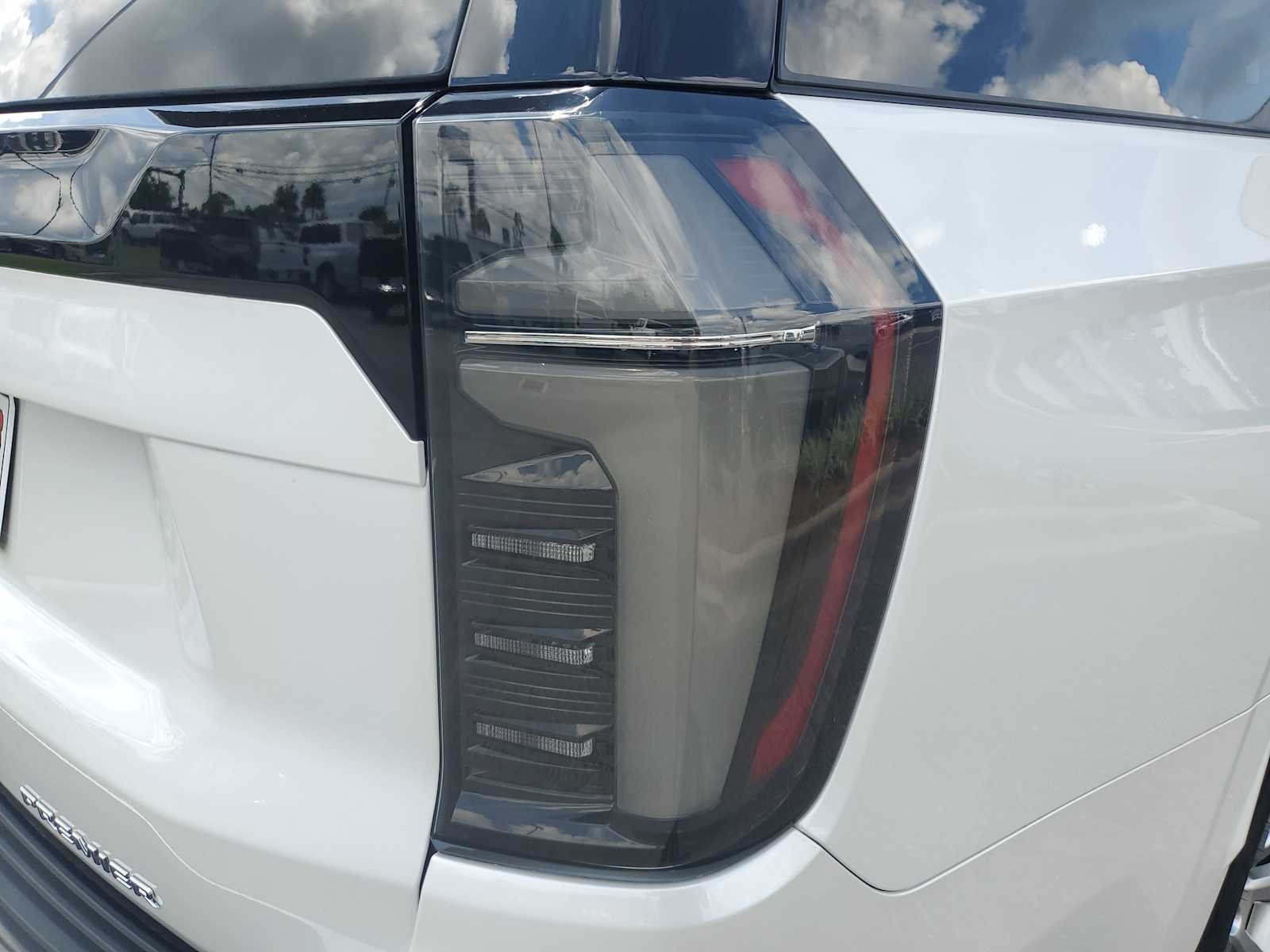 2025 Chevrolet Suburban Premier - Photo 23