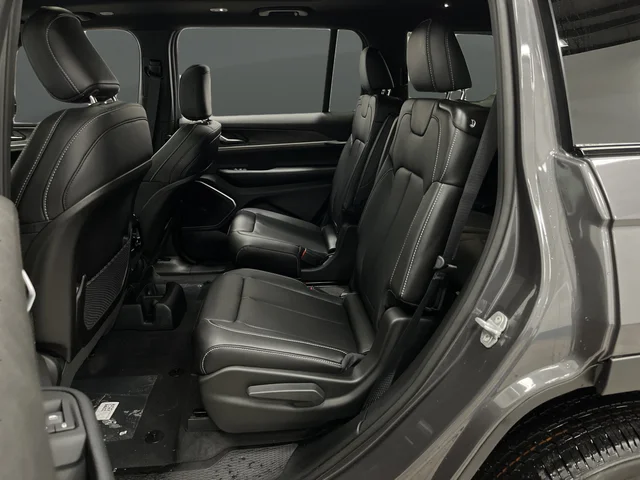 New 2026 Baltic Gray Metallic Clear-Coat Exterior Paint Jeep Limited image 30