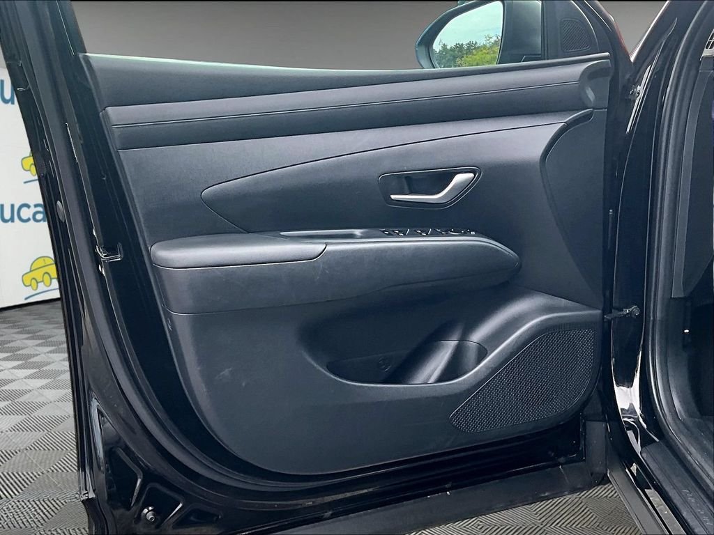 Used 2025 Black Hyundai SEL Convenience image 9
