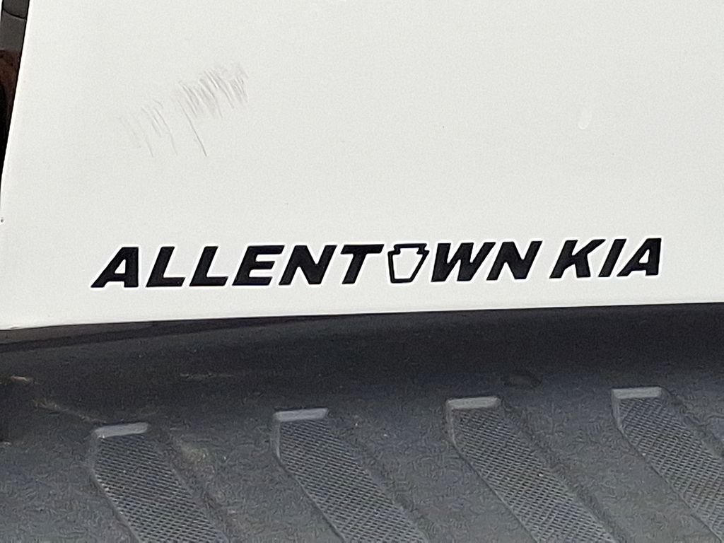 Used 2017 White Ford  image 33