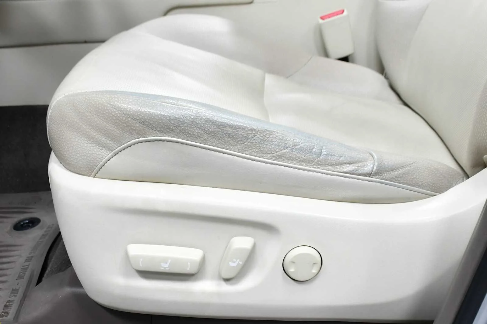 Used 2014 Tungsten Pearl Lexus  image 17