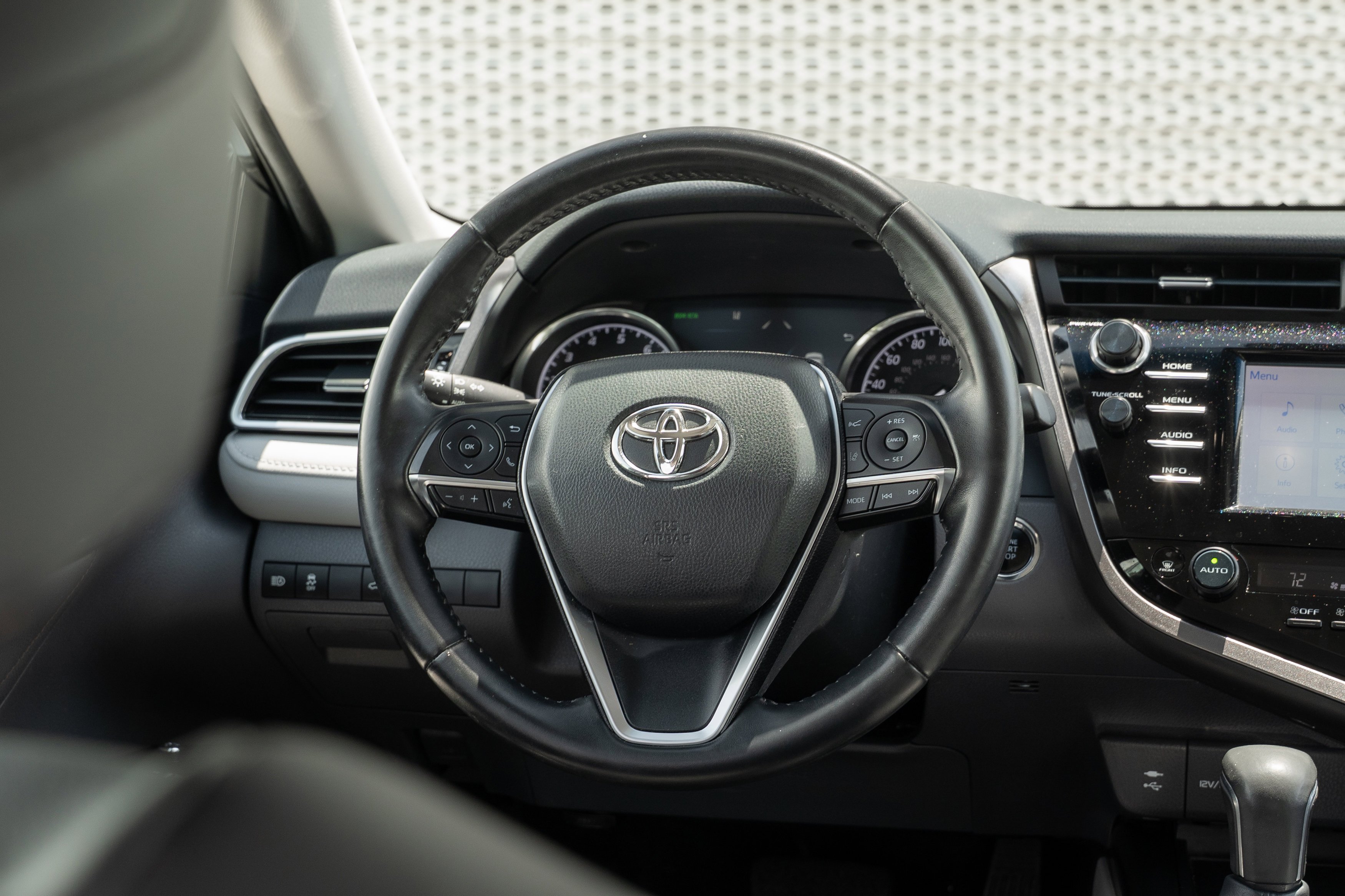 Used 2018 Midnight Black Metallic Toyota XLE image 9