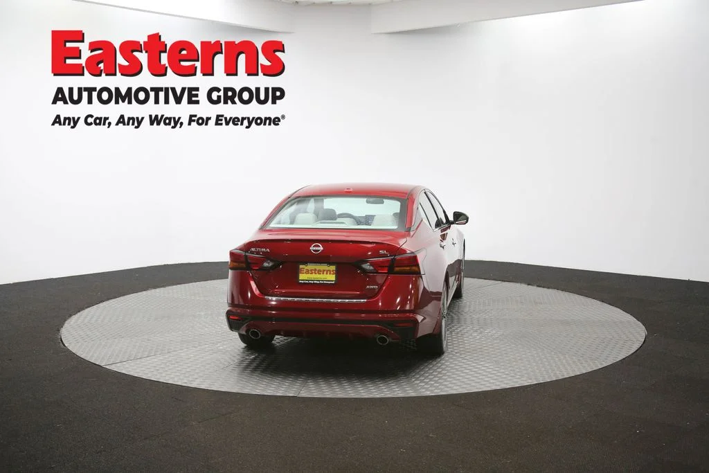 Used 2023 Red Nissan 2.5 SL image 38
